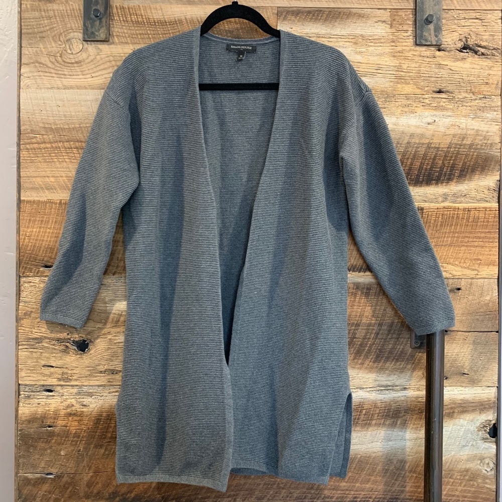 EUC – Banana Republic Factory – Long Textured Cardigan – Grey – Size M